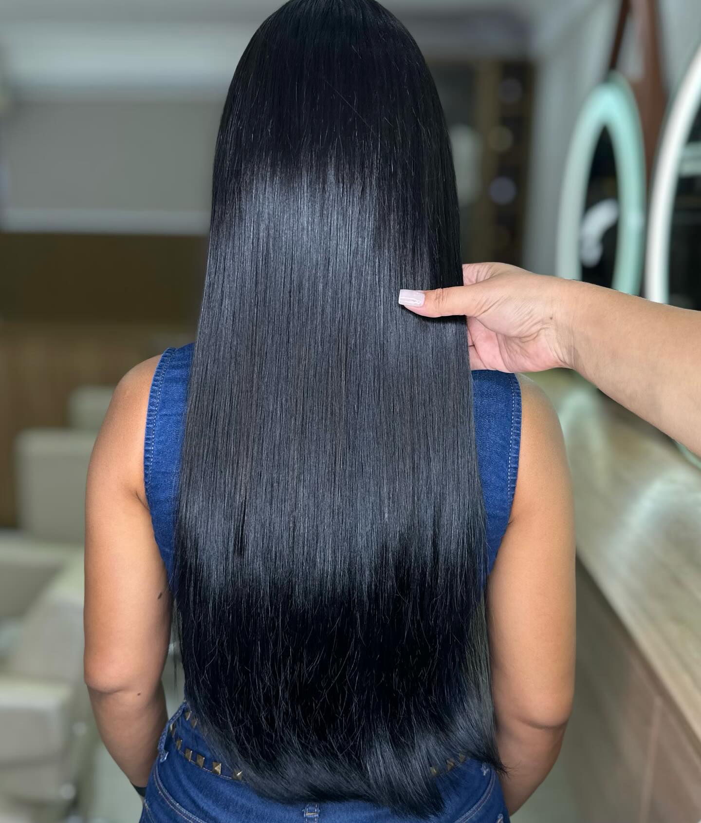 Mega Hair liso preto com acabamento natural em Goiânia